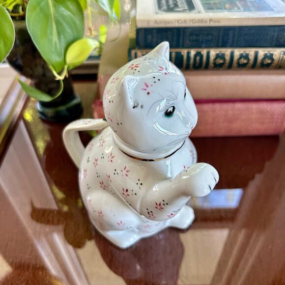 Vintage Small Ceramic Lucky Cat Tea Pot with Lid - Picture 7 of 14